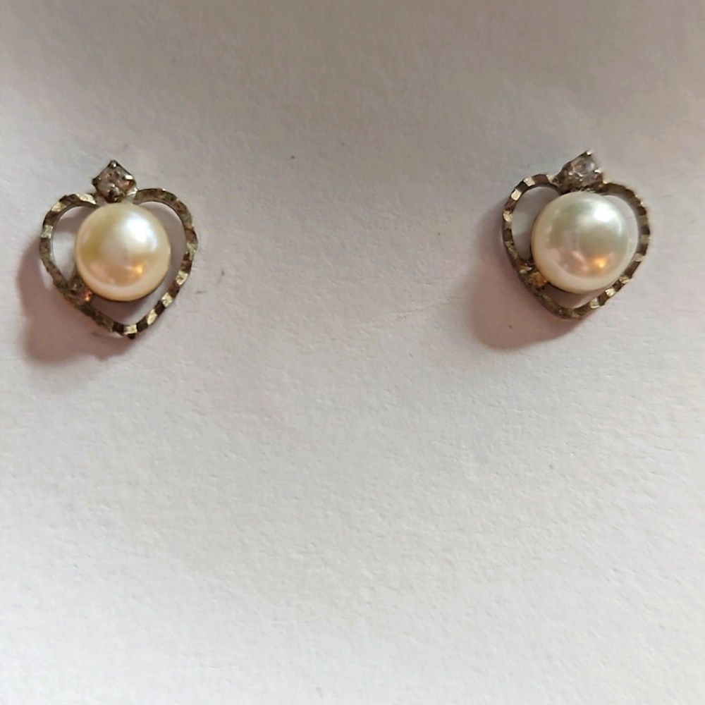 Vintage pearl earrings
